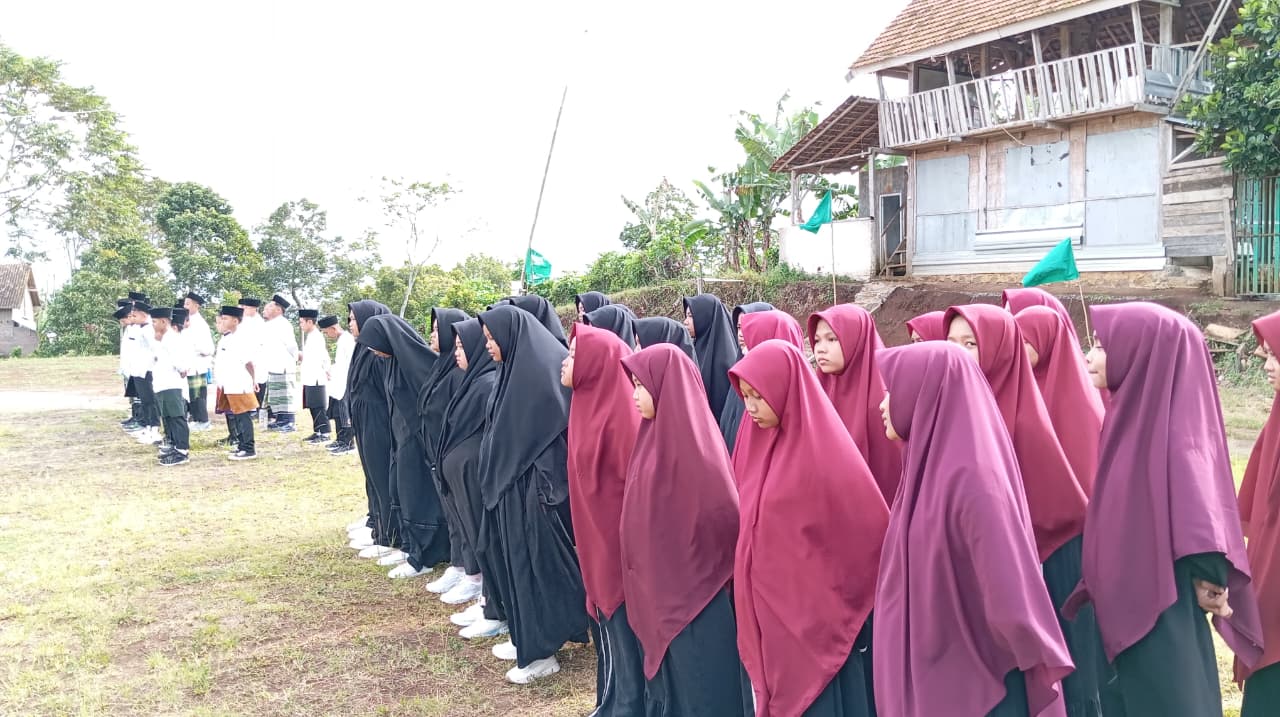 Kegiatan menghadiri undanga upacara hari santri di  Ponpes Sabilil Muttaqien