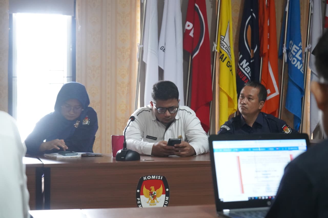 RAPAT KOORDINASI  PENGAWASAN  DLM RANGKA  PENINGKATAN  PENGUTAN KINERJA KPU DENGAN KPU RI  .