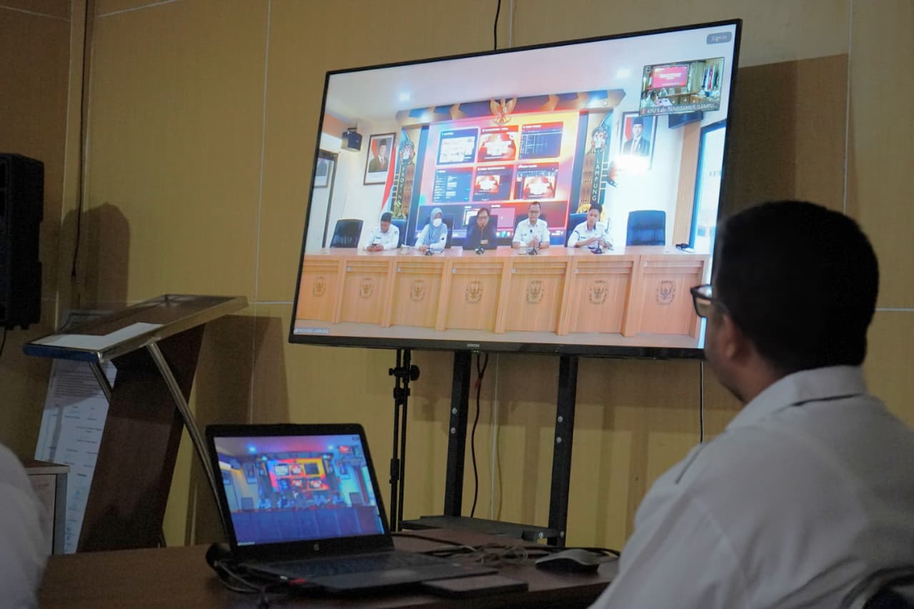 Zoom dengan kpu Provinsi Lampung Bimtek keprotokoleran di lingkungan KPU Provinsi Lampung,3 Nov 2025
