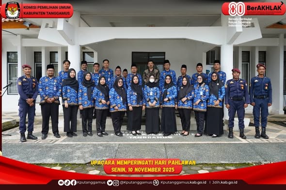 KPU Kabupaten Tanggamus melaksanakan upacara dalam rangka Peringatan Hari Pahlawan Tahun 2025