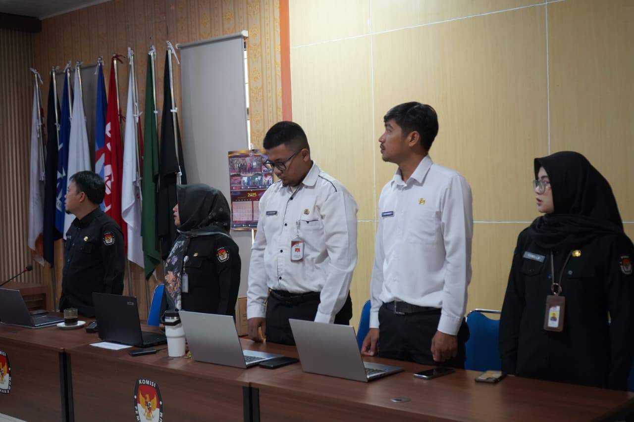 Mengikuti Zoom meeting dengan KPU RI .  Topic: Rapat PIPK Tahun 2025 ,  Rabu  26, November 2025