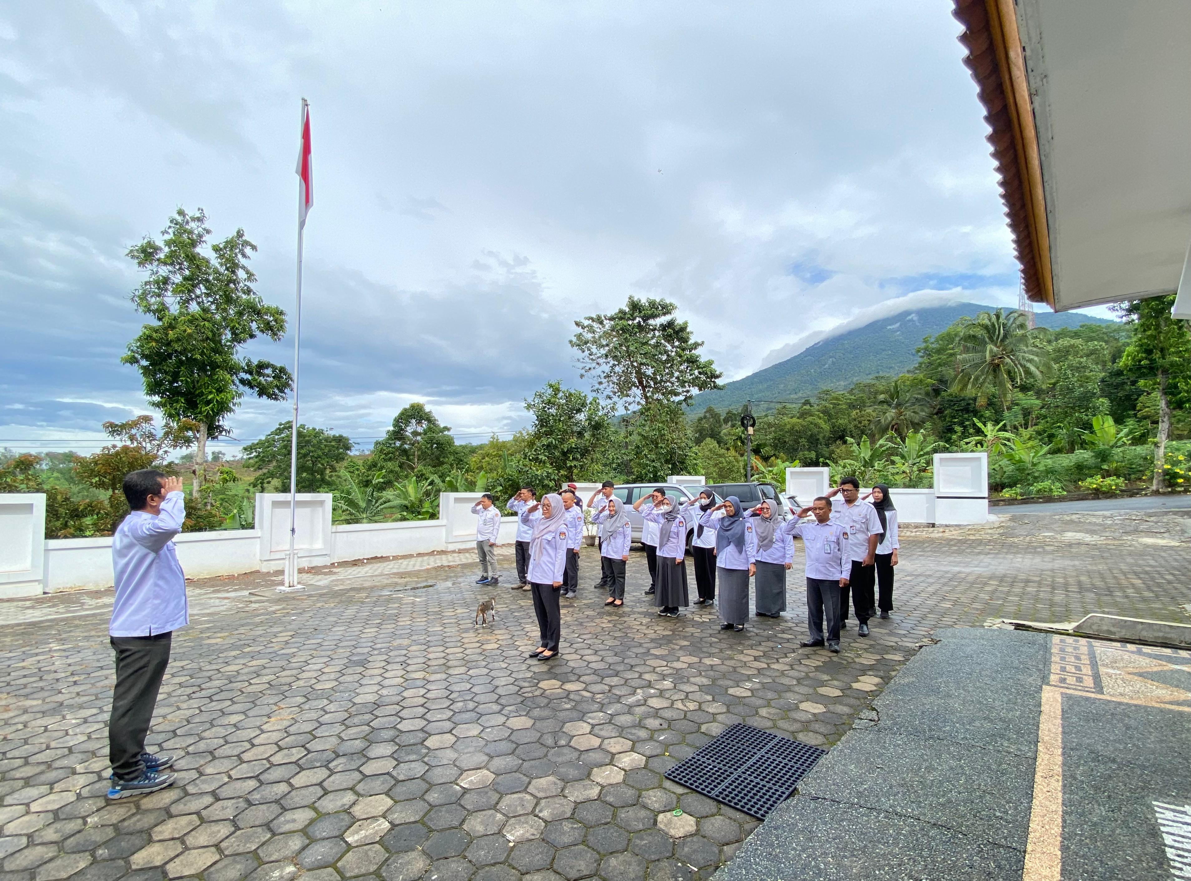 Apel mingguan di Sekretariat KPU Kab Tanggamus 12 Januari 2026