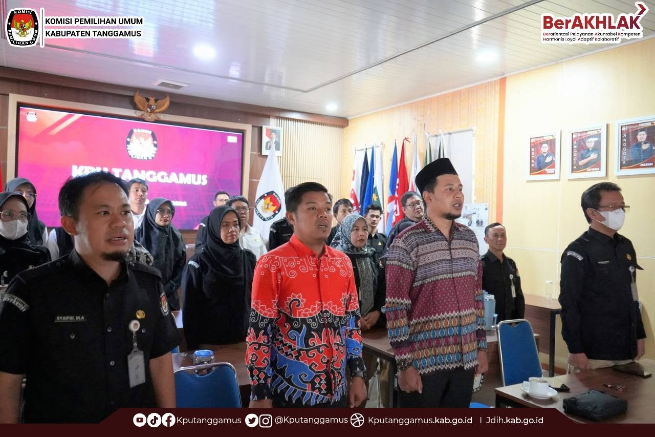 KPU  Tanggamus mengikuti secara daring Zoom Meeting Pelantikan dan Pengambilan Sumpah/Janji