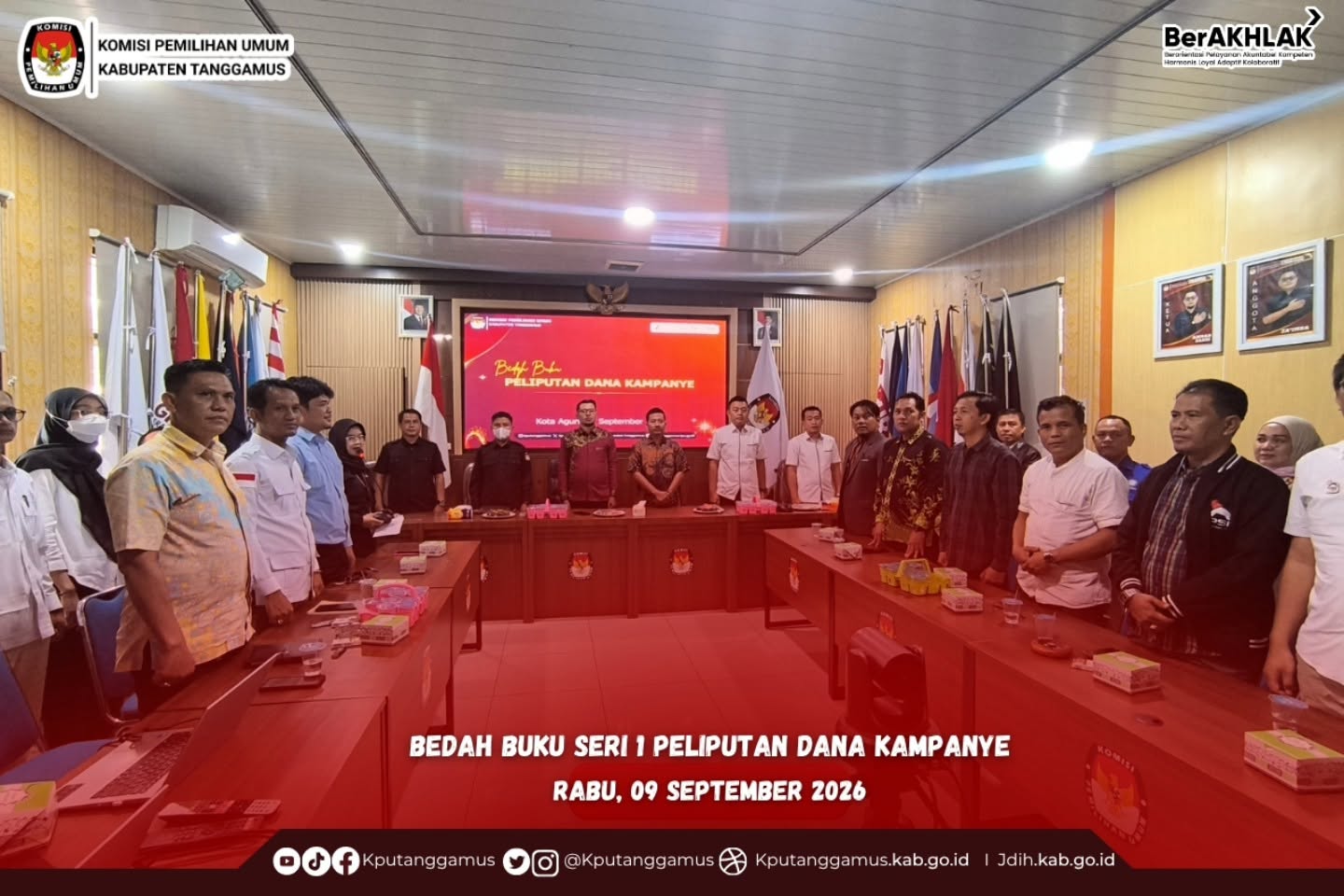 KPU Kabupaten Tanggamus melaksanakan kegiatan Bedah Buku Seri I dengan tema "Peliputan Dana Kampanye
